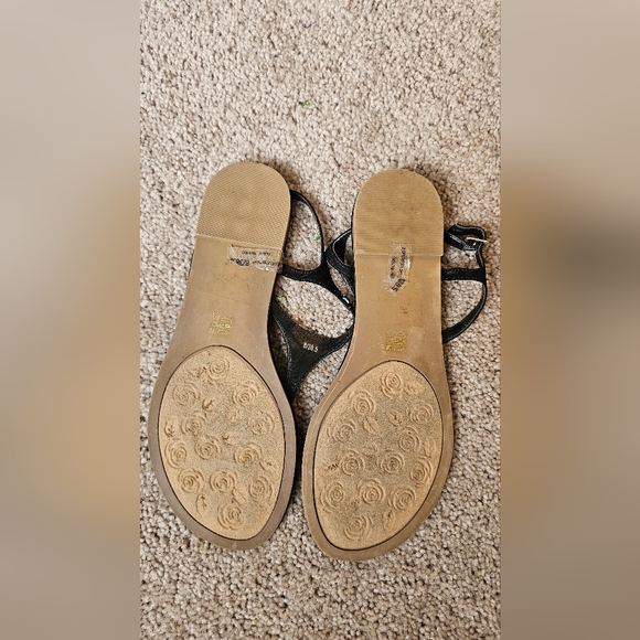 Chinese Laundry Black Sandals - Picture 2 of 5